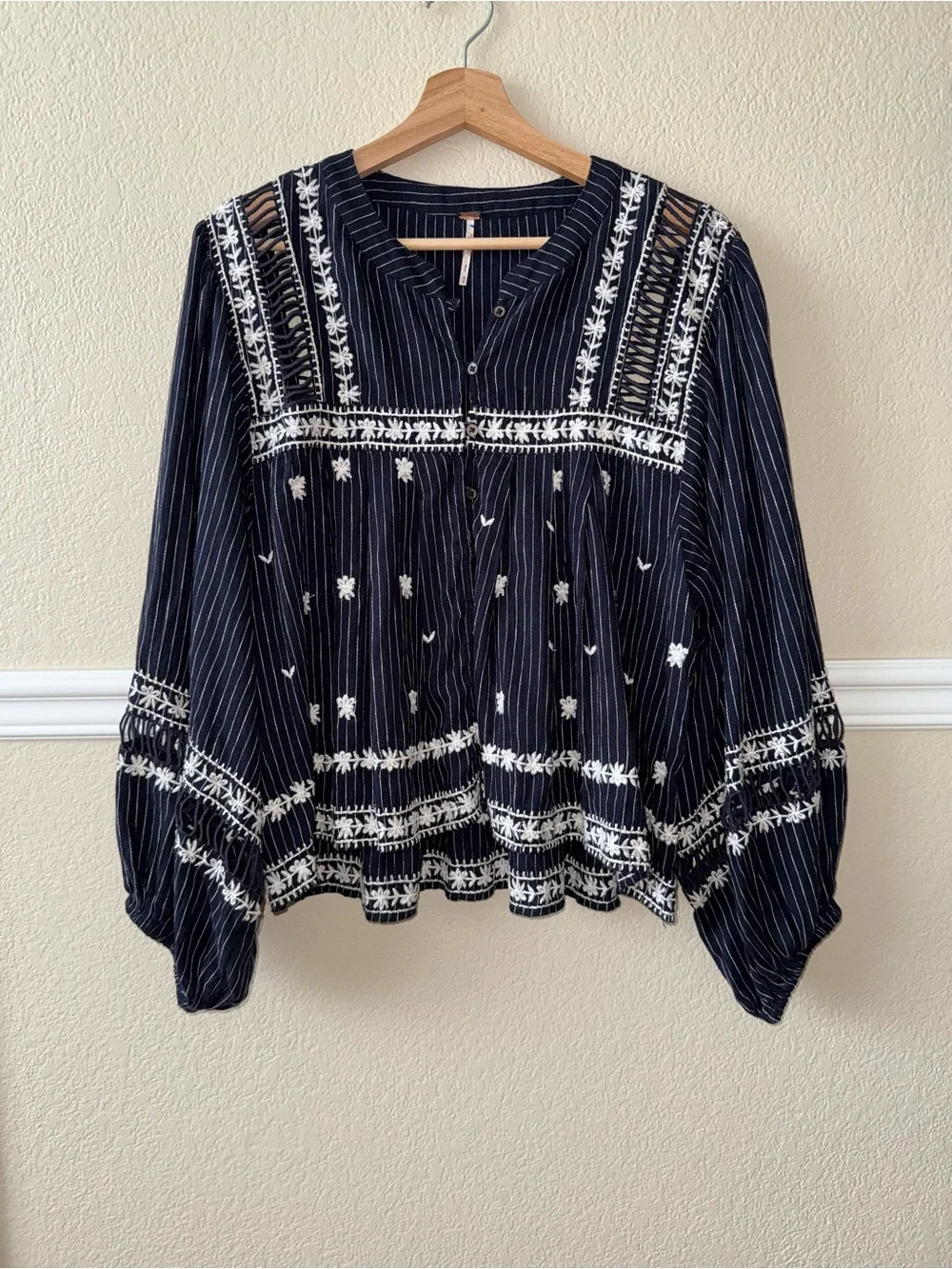 Free People All Roads Lead To You Embroidered Linen Puff Sleeve Blouse Navy M